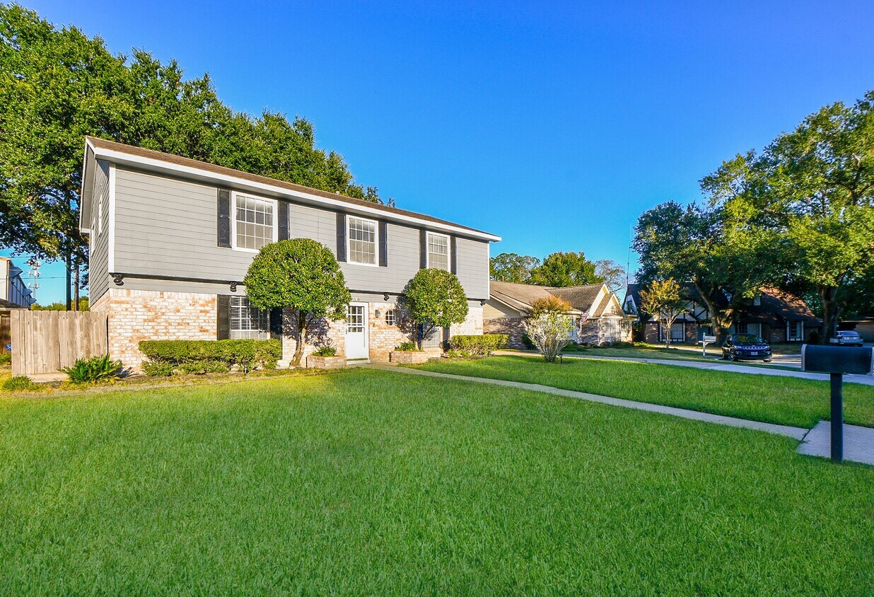 Foto principal - 7310 Ridge Oak Dr