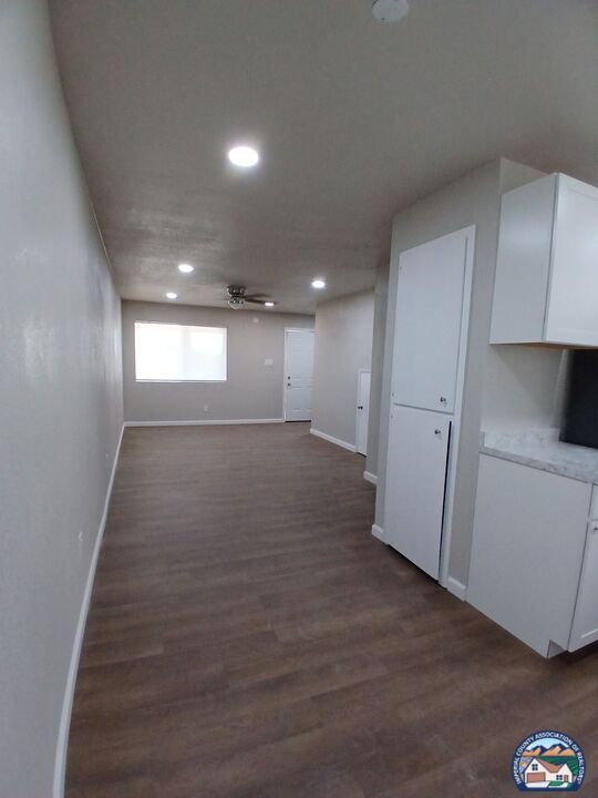 Foto del edificio - 305 N Lake Ave