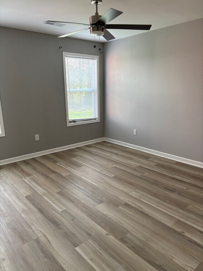 Foto del edificio - 332 W Edmonds St