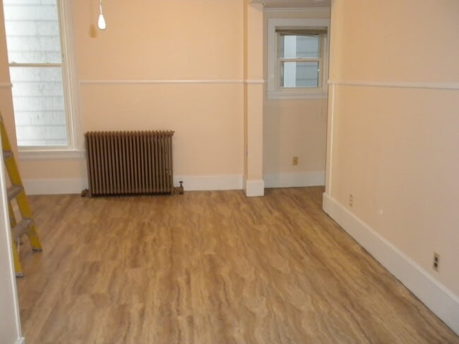 Building Photo - 68 Pine St