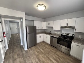 Kitchen Updated Unit - Forest Hills Townhomes