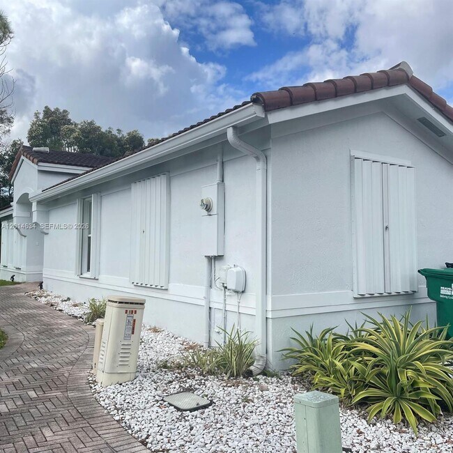 Foto del edificio - 4760 SW 166th Ct