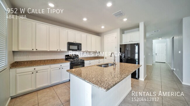 Foto del edificio - MOVE IN SPECIAL: Huge home with awesome am...