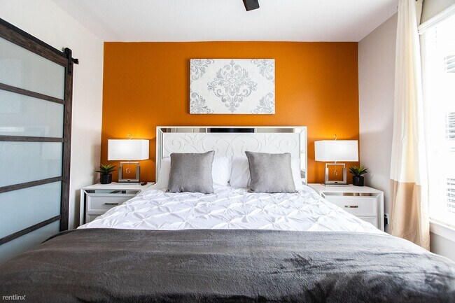 Foto del edificio - 1 br, 1 bath Apartment - 24565 Town Center Dr