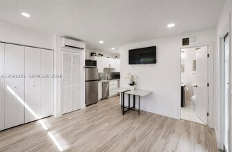 Building Photo - 1125 Almeria Ave