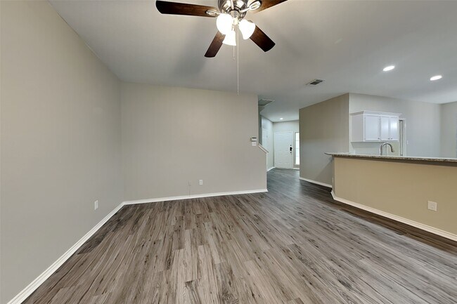 Foto del edificio - 26953 Kings Crescent Dr