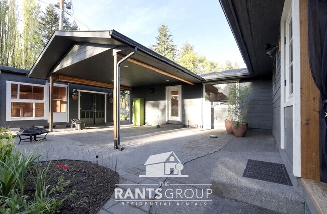 Foto del edificio - One-of-a-kind 3-Bedroom Rambler Located in Lacey’s Historical District!
