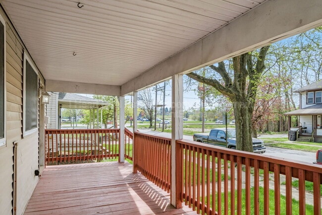 Building Photo - 32 Schultz Ave