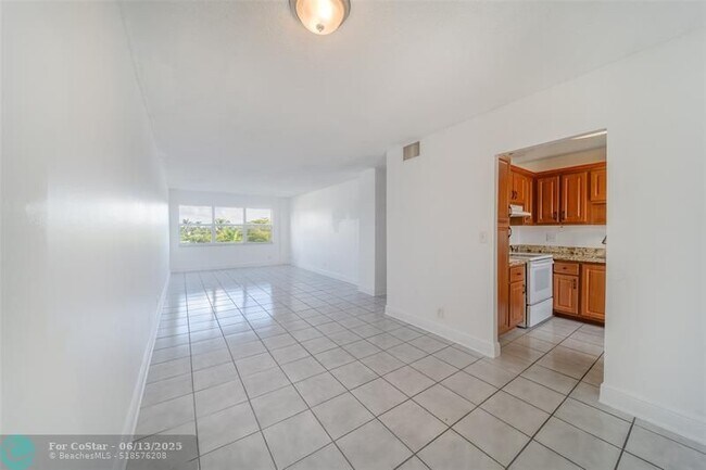 Foto del edificio - 2555 NE 11th St