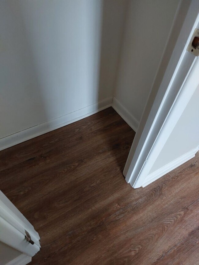 Building Photo - Coming Soon! Location! Location ! Location! Great school district and convenience