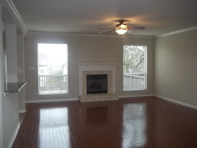 Foto del edificio - BEAUTIFUL HOME IN A GATED COMMUNITY!