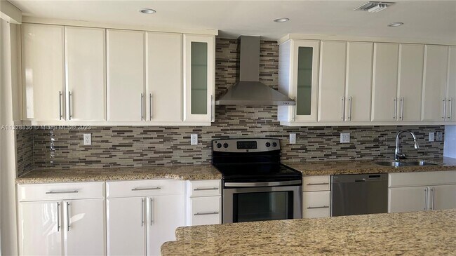 Building Photo - 1121 Crandon Blvd