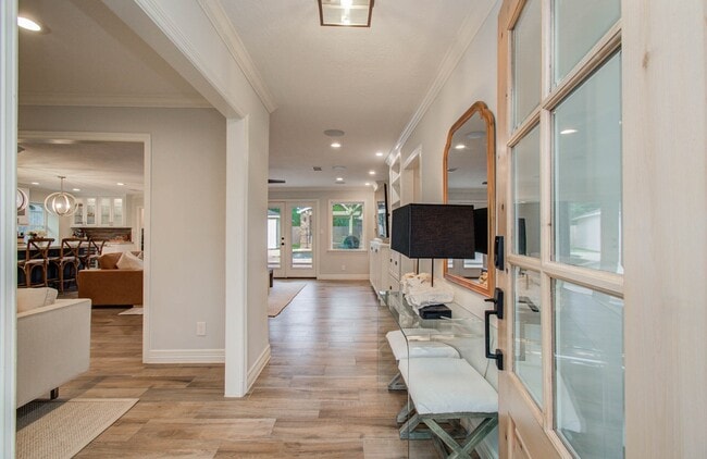 Building Photo - 422 Wycliffe Dr