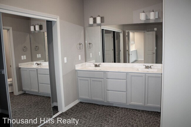Foto del edificio - 2 br, 2 bath House - 200 Majestic Drive #123