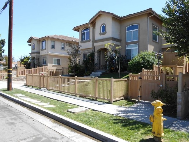 Building Photo - 9252-9260 Elm Vista Dr