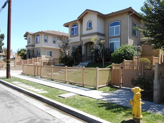 Foto del edificio - 9252-9260 Elm Vista Dr