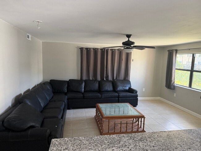 Foto del edificio - 240 SW 7th St