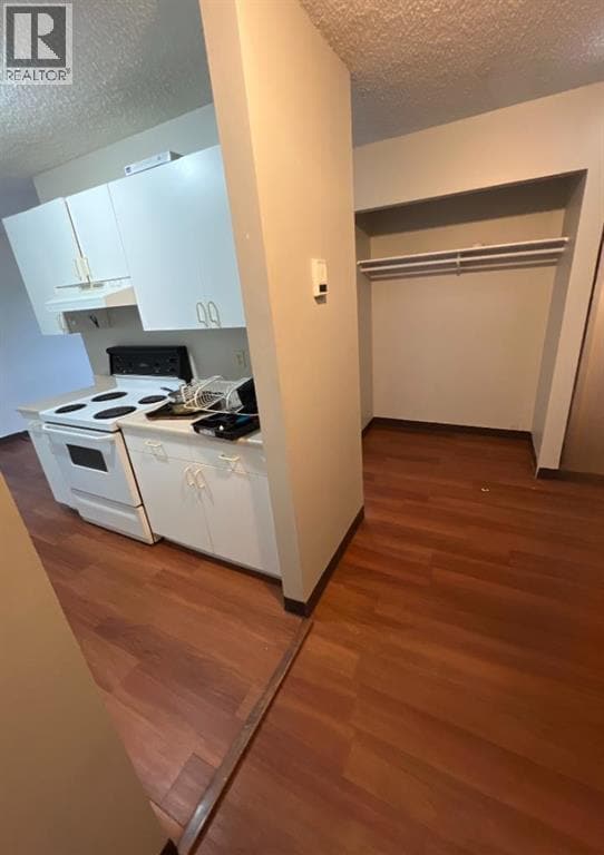 Building Photo - 5117-5144 44 St