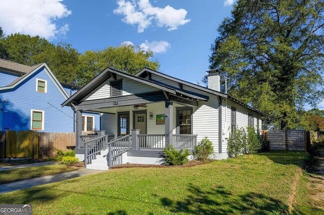 Foto del edificio - 733 Bonnie Brae Ave SW