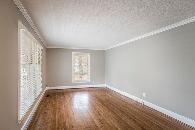 Foto del edificio - NW Large Updated Home! LR, DR, Den, FP, Ha...