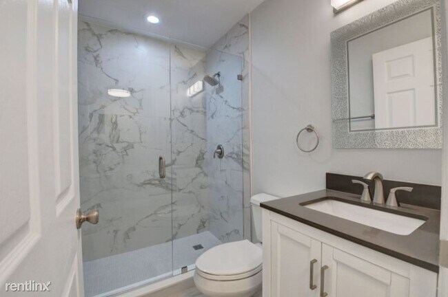 Foto del edificio - 3 br, 3 bath Apartment - 398 W Camino Real