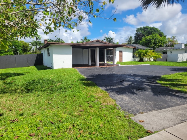 Foto del edificio - 10605 SW 112th St