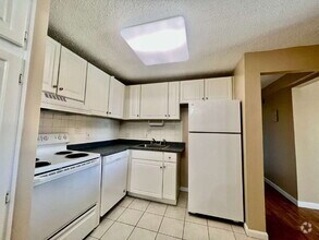 Building Photo - 7 Birchwood Pointe