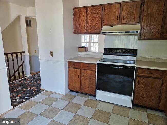 Building Photo - 5761 Sunset View Ln
