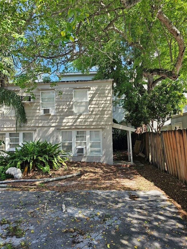 Building Photo - 807 SW 4th St