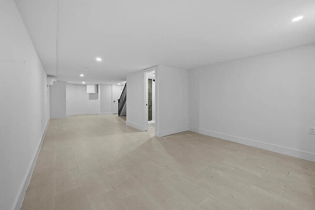 Building Photo - 371 Grant Ave