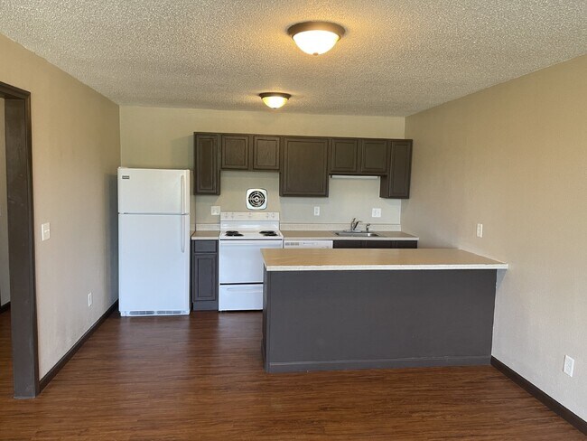 Building Photo - Charming 2 Bed/1 Bath Apartment in Eveleth...