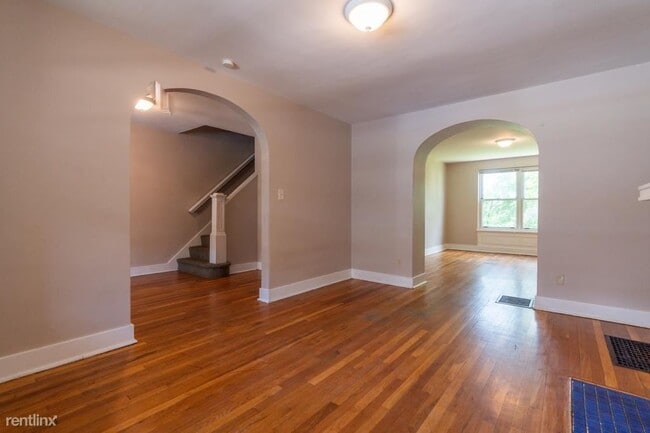 Building Photo - 4 br, 1 bath Townhome - 202 Gilliland Avenue