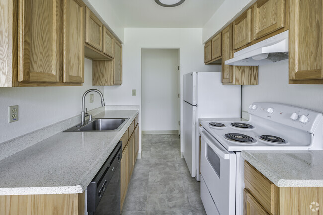 1BR, 1BA - 675SF - Kitchen - Arden Oaks Apartment