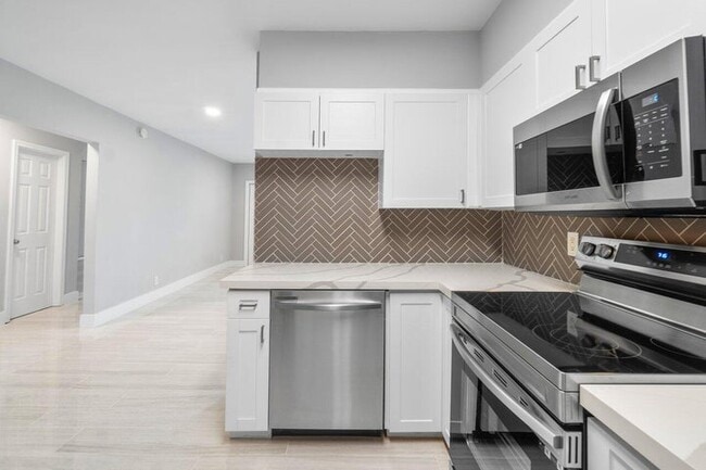 Building Photo - 3048 N Dixie Hwy