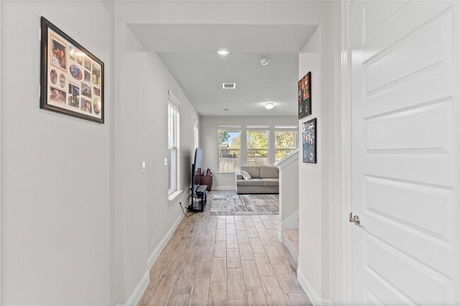 Building Photo - 113 Stone Crk Dr