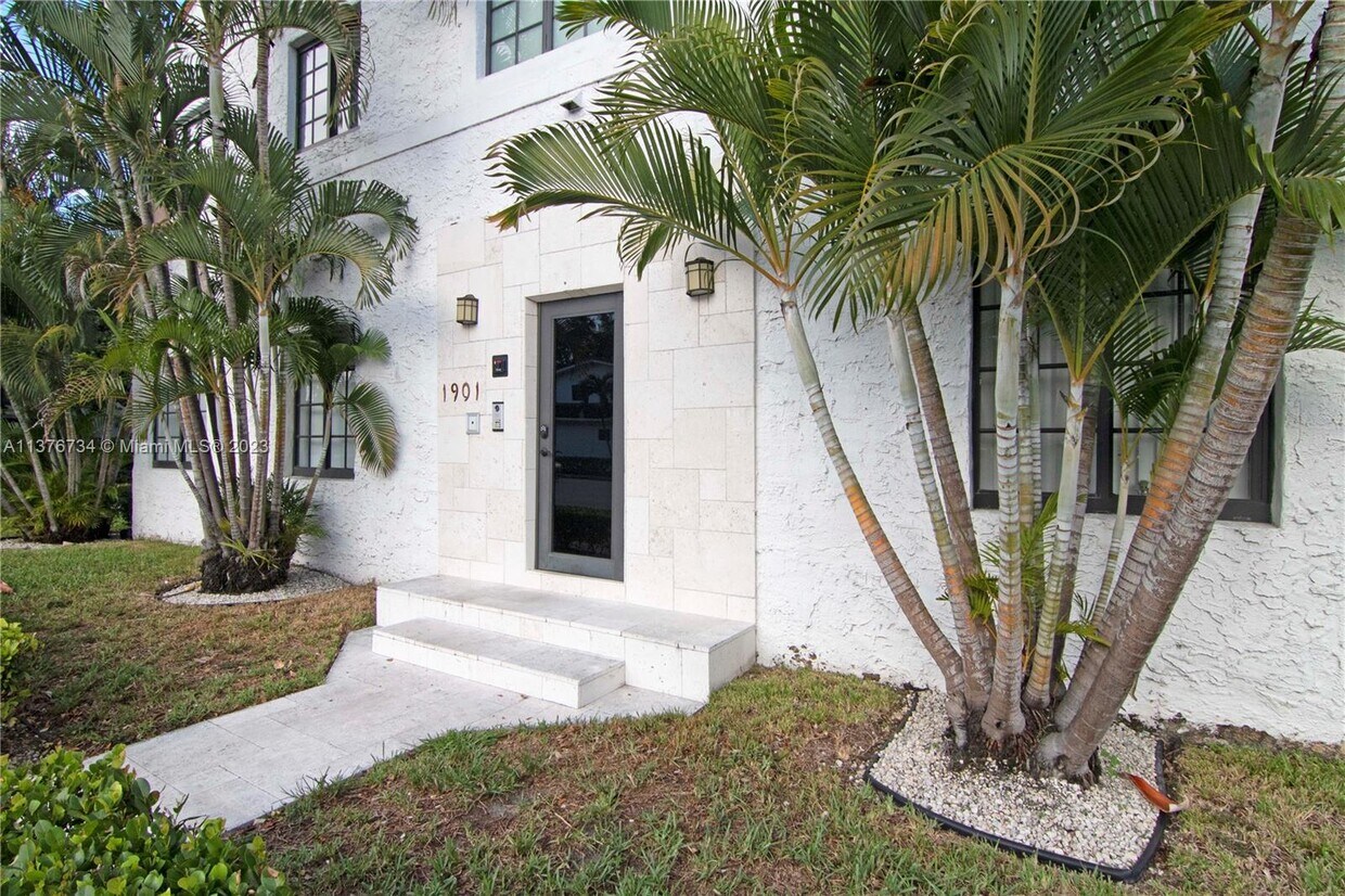 1901 S Le Jeune Rd, Coral Gables, FL 33134 Townhome Rentals in Coral