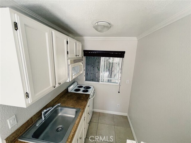 Building Photo - 562 Thalia St