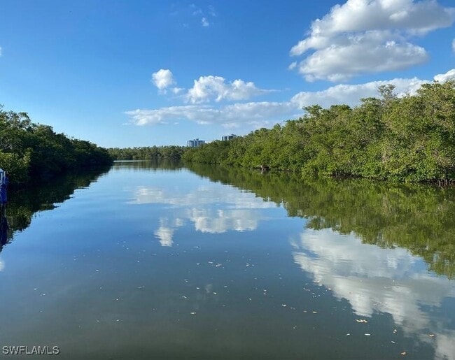 Foto del edificio - 777 Walkerbilt Rd