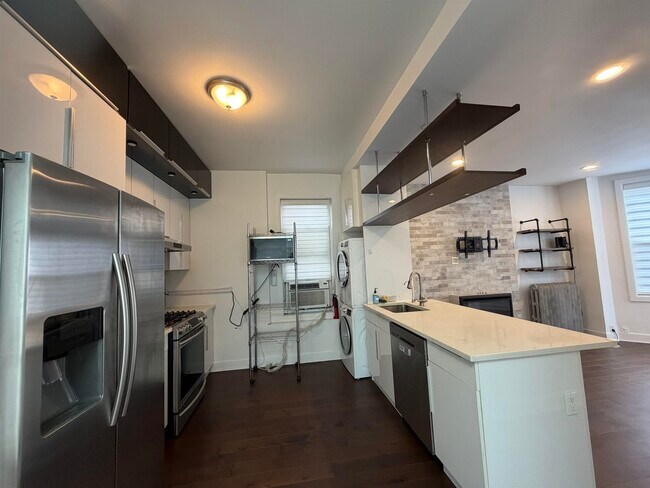 Foto del edificio - 228 Maple St