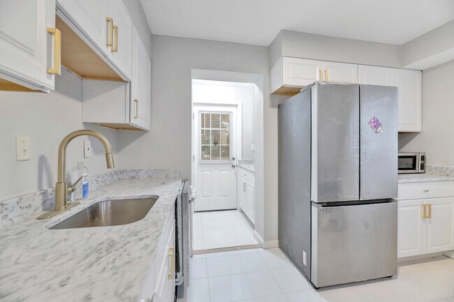 Foto del edificio - 41 Tuckerman St NW