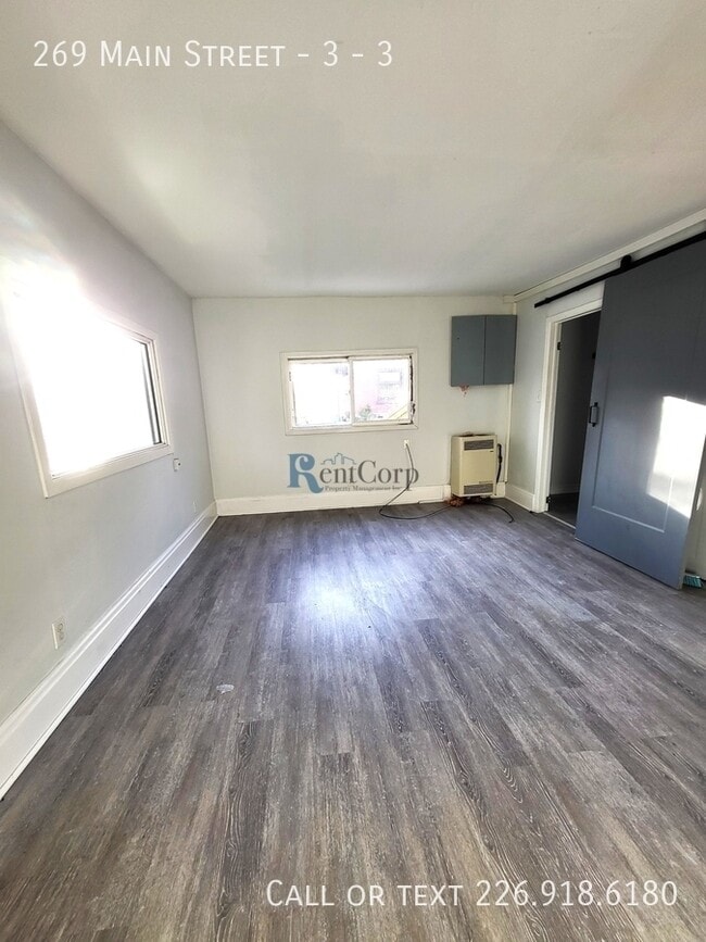 Building Photo - 269 Main St