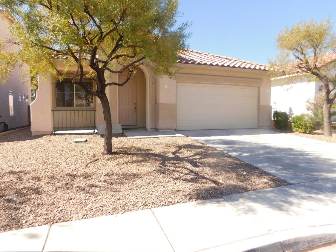 Primary Photo - SINGLE STORY 3 BED/2BATH