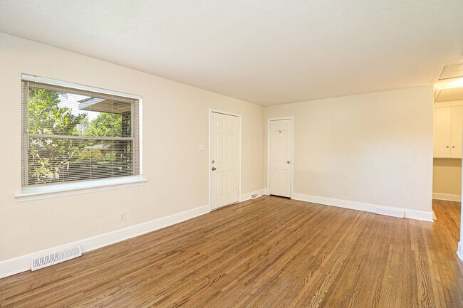 Building Photo - Freshly Remodeled Ranch Home in Windsor Park