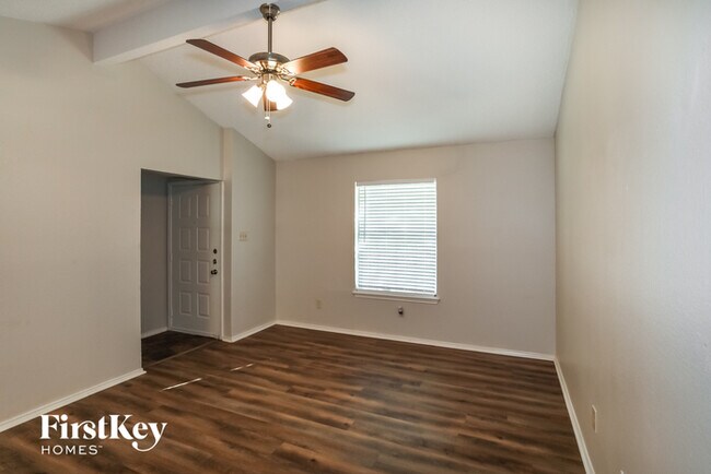 Foto del edificio - 624 S Waxahachie St