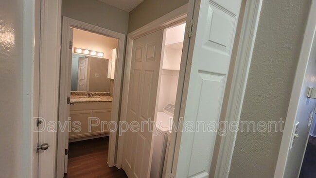 Building Photo - 3909 Leeds Ct