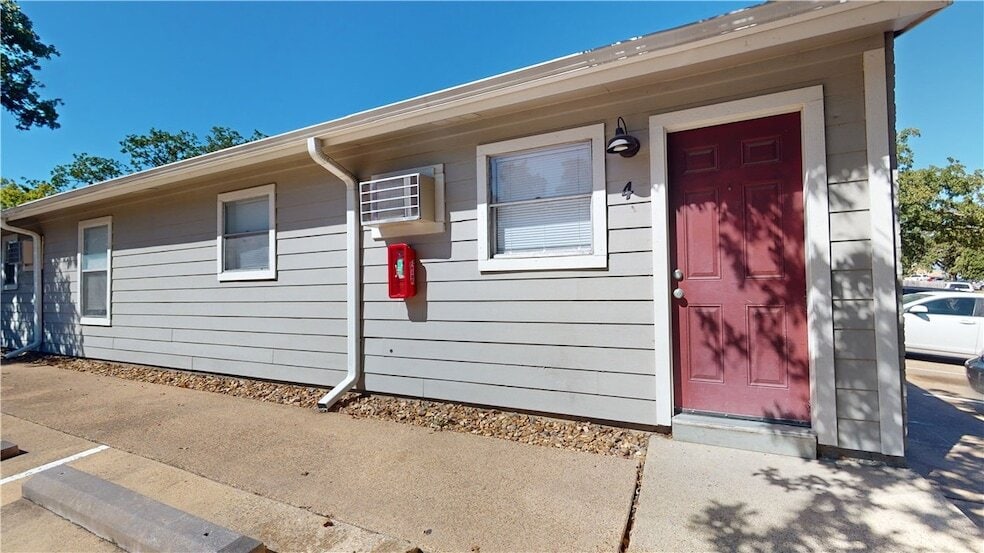 Primary Photo - 500 Foch St