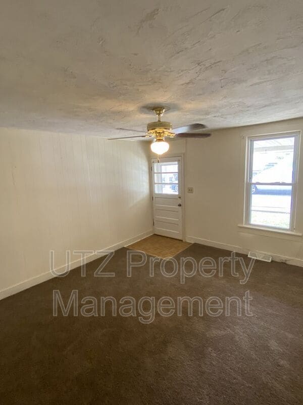 Building Photo - 1404 Pleasant Valley Rd
