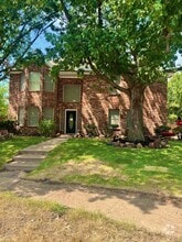 Building Photo - 2213 Ridgewood Dr