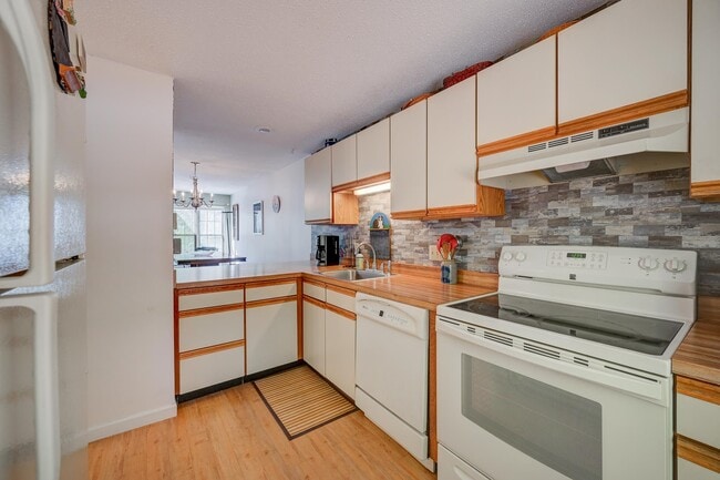 Building Photo - 64 Wildflower Trail