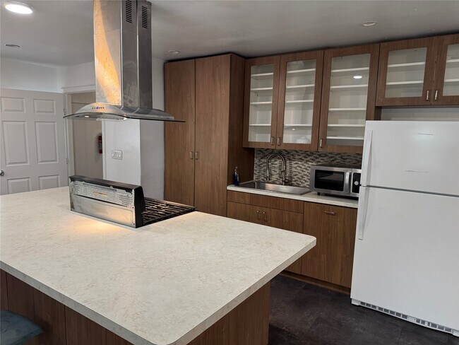 Foto del edificio - 8308 Lenore St